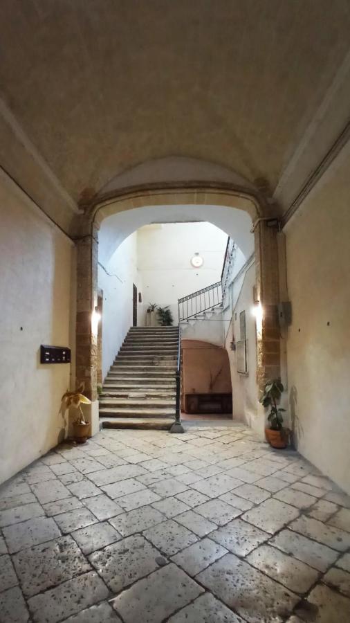 Palazzo Saraceno Apartment-Taras Таранто Экстерьер фото